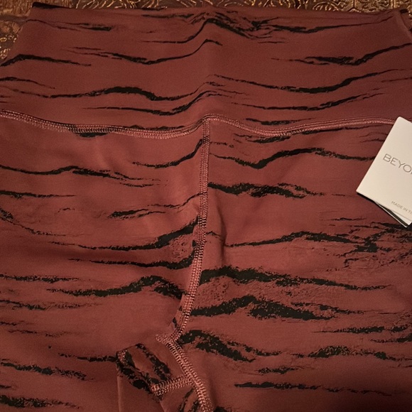 Beyond Yoga Legging - Picture 4 of 7